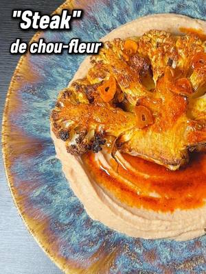 Steak de chou-fleur avec crème de haricots blancs et ajada