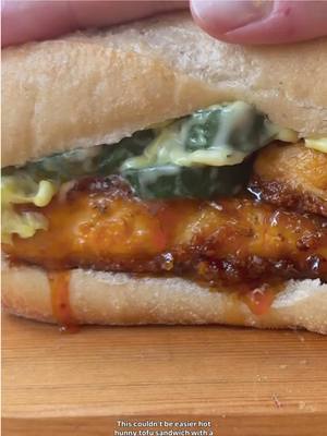 Hot Hunny Knuspriges Tofu-Sandwich