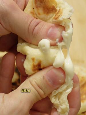 Cheese naans protéinés au Skyr