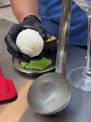 Dôme de Sushi Frit Farci