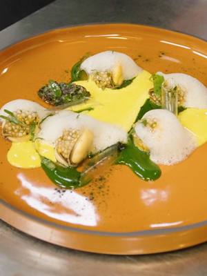 Mexilhões ao Estilo Mouclade com Tapioca e Molho Cremoso de Curry