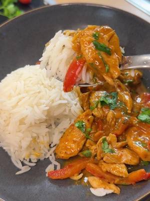 Poêlée rapide de poulet aux poivrons avec riz