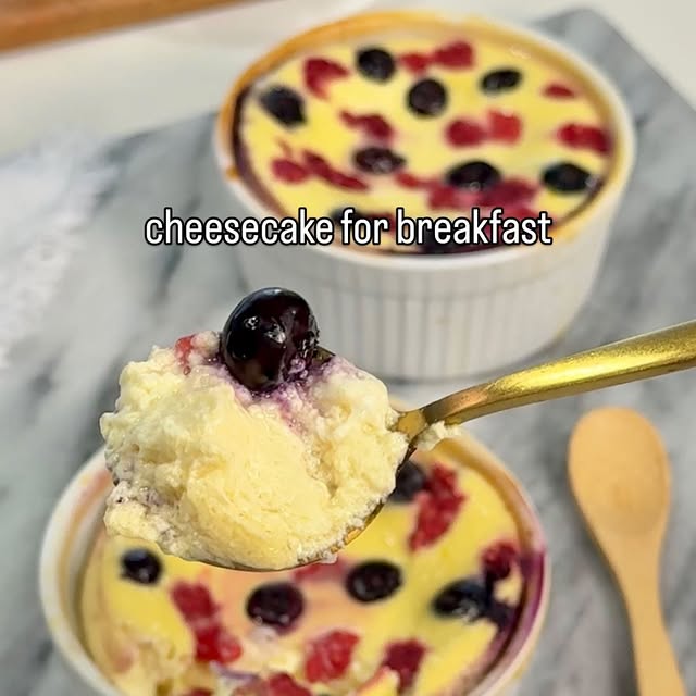 Proteinreicher Käsekuchen mit Beeren (Frühstücks-Edition)