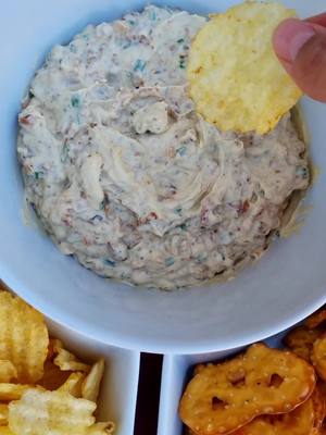 Dip de cebolla caramelizada con tocino