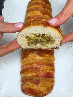 Rollo de bacon de pavo y pollo con relleno jugoso