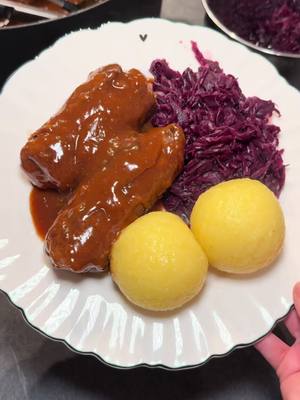 Geschmorte Rinderrouladen (klassisch & Pilz-Paprika-Frischkäse-Variante)