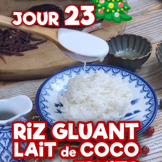 Riz gluant au lait de coco, fruits frais et secs