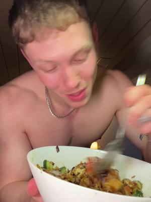 Knuspriger Reissalat mit Shrimps