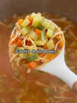 Caldo de Pollo con Verduras estilo Lunes