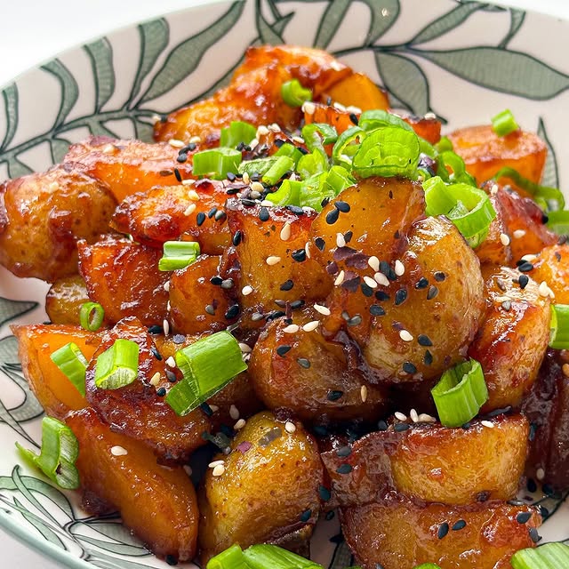 Pommes de terre caramélisées au miel et à la sauce soja