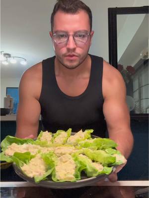 Salade fraîcheur au thon, avocat et œufs mollets