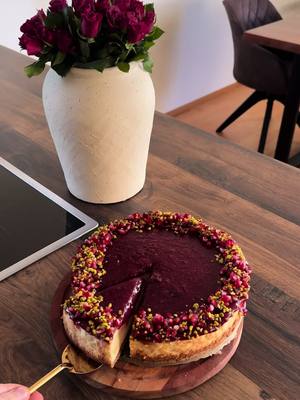 Käsekuchen mit Fruchtsoße (24-cm-Form)